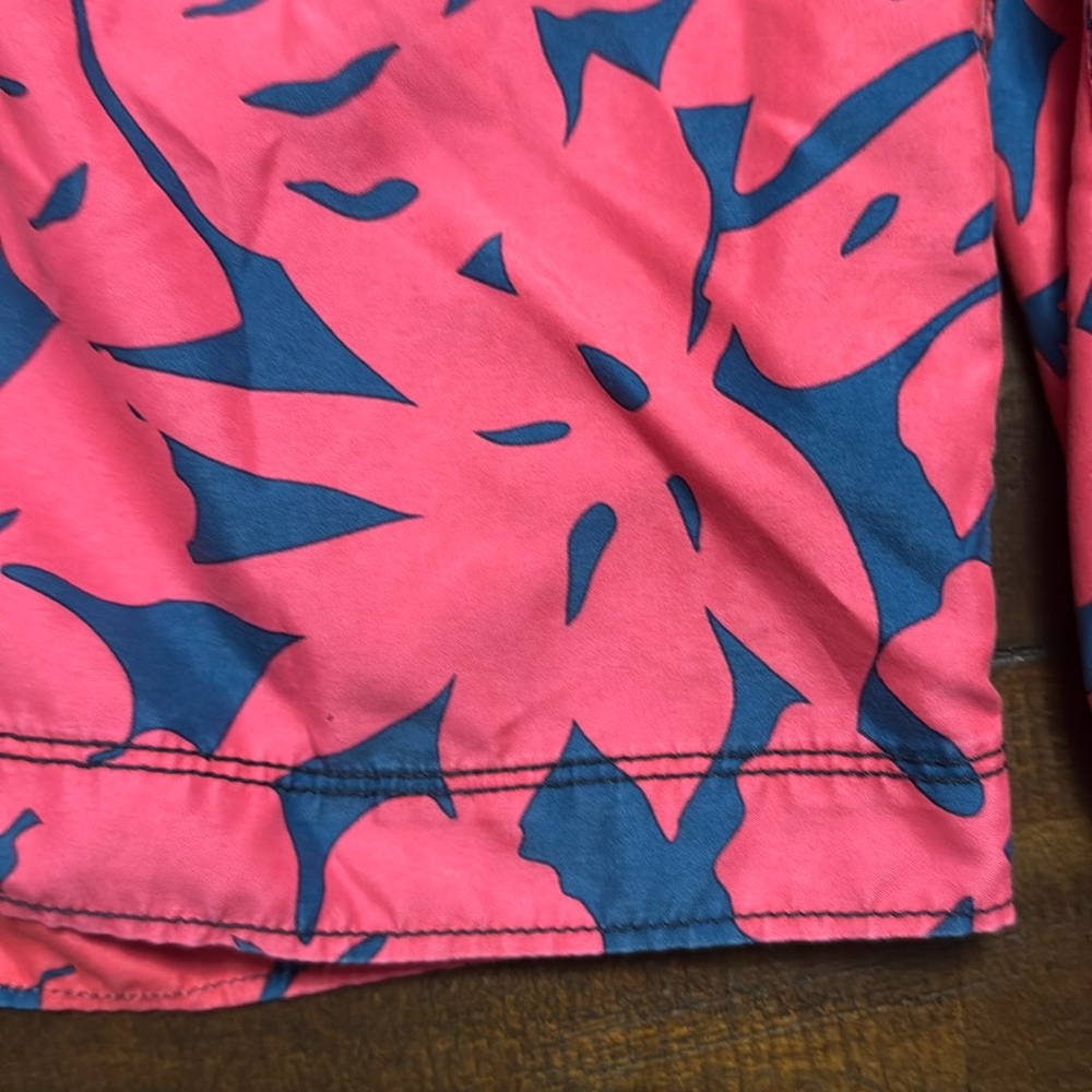 GAP boys’ Small Hibiscus flower 🌺 swim trunks - Picture 3 of 5